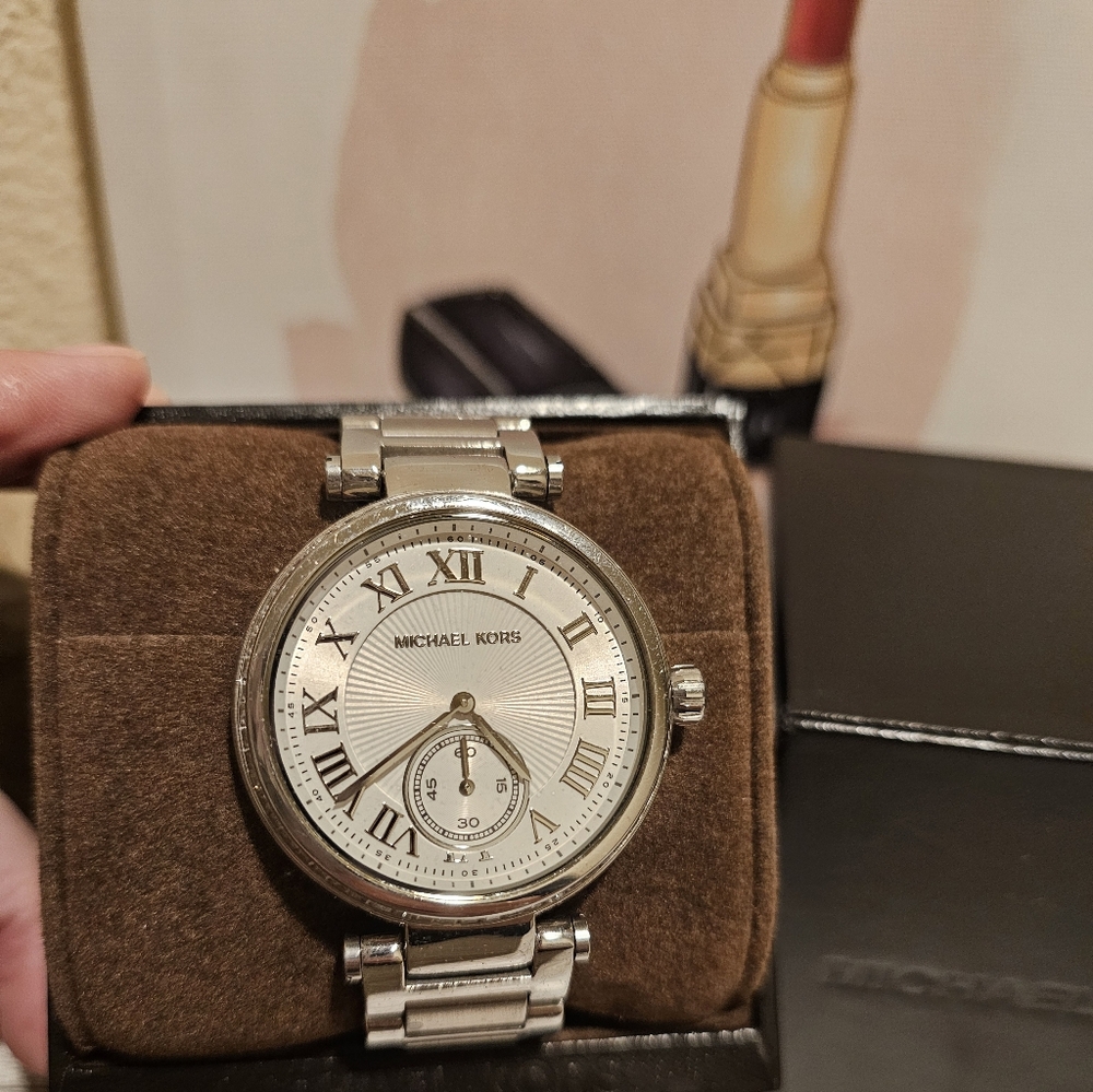 Michael Kors Skylar Silver Women's Watch NIB - Picture 3 of 4